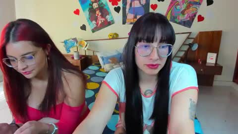 Snapshot of saraandmarilyn chatting on February 3, 6:07 pm Alahia and Marilyn online show from February 3, 6:07 pm