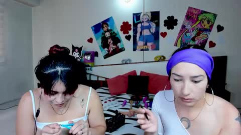 Snapshot of saraandmarilyn chatting on September 30, 1:38 pm Alahia and Marilyn online show from September 30, 1:38 pm