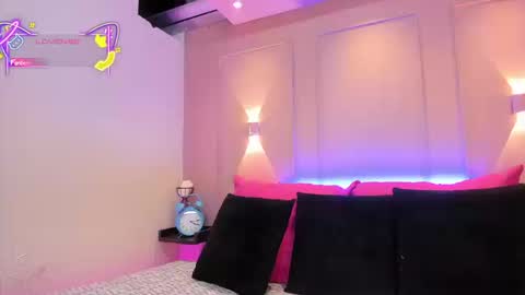 SaraAvila  online show from September 13, 10:20 pm