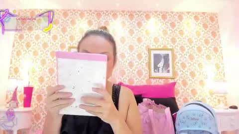 SaraAvila  online show from November 12, 8:19 pm