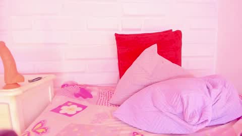 Snapshot of sarabi_ebony chatting on March 11, 6:41 pm  Ebony Pocahontas  online show from March 11, 6:41 pm