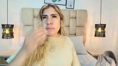 sarablonde_t online show from May 25, 11:00 pm