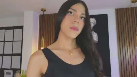 Snapshot of saracutie_ chatting on April 28, 7:41 pm Sara online show from April 28, 7:41 pm