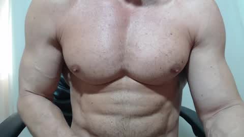 saradorj92 online show from April 20, 5:05 pm