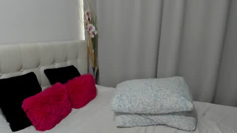 Snapshot of saradusk chatting on July 4, 4:07 am Sara online show from July 4, 4:07 am