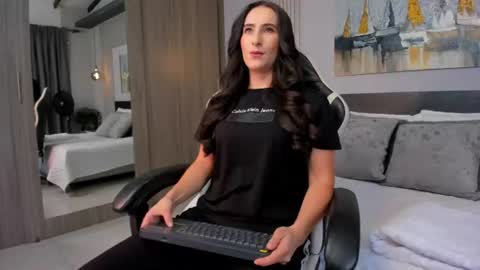 Snapshot of saragomez_1 chatting on July 5, 12:23 pm Sara Gomez online show from July 5, 12:23 pm