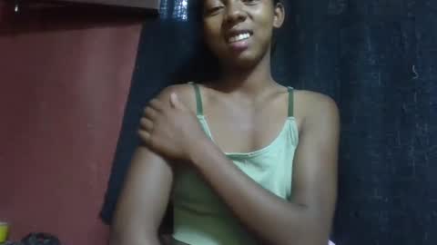 Snapshot of sarah146341 chatting on March 12, 5:57 am sarah146341 online show from March 12, 5:57 am