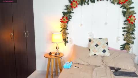 Snapshot of sarah__cinnamon chatting on November 30, 7:07 pm sarah cinnamon online show from November 30, 7:07 pm