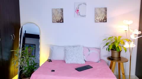 Snapshot of sarah__cinnamon chatting on April 27, 7:34 pm sarah cinnamon online show from April 27, 7:34 pm