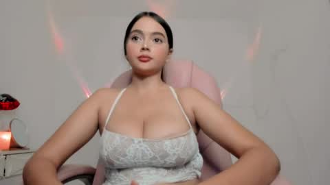 Snapshot of sarah_angelll chatting on June 6, 12:49 am sarah online show from June 6, 12:49 am