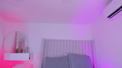 Sarah Bonneth online show from January 14, 11:49 am