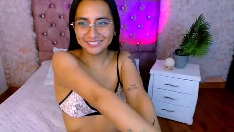 Snapshot of sarah_bubbles chatting on December 4, 1:42 pm sarah_bubbles online show from December 4, 1:42 pm