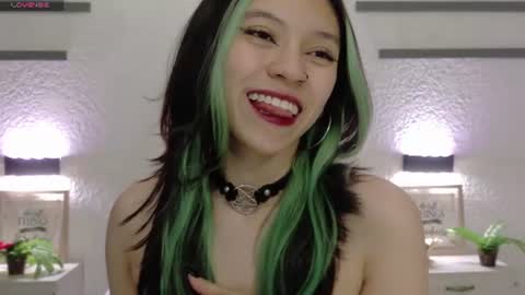 Snapshot of sarah_cute028 chatting on June 27, 2:12 pm Sarah online show from June 27, 2:12 pm
