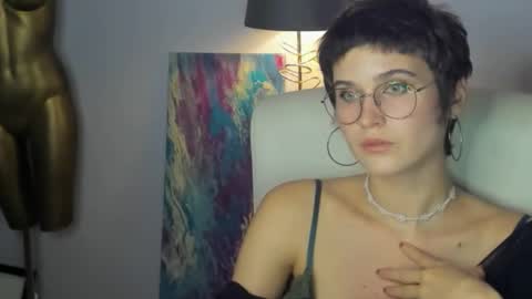 Sarah online show from September 18, 1:35 pm