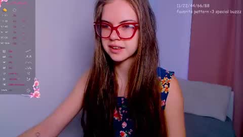 Snapshot of sarah_hs chatting on July 13, 1:30 am Sarah online show from July 13, 1:30 am