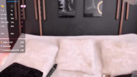 Snapshot of sarah_jacobbs chatting on February 10, 6:24 pm online show from February 10, 6:24 pm