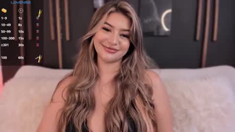 Snapshot of sarah_jacobbs chatting on February 11, 3:18 pm online show from February 11, 3:18 pm