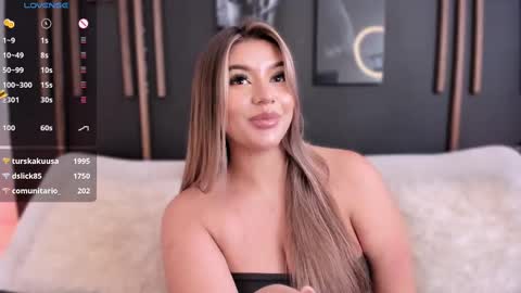 Snapshot of sarah_jacobbs chatting on February 13, 6:48 pm online show from February 13, 6:48 pm