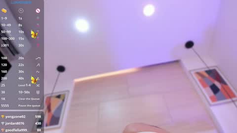 Snapshot of sarah_jacobbs chatting on February 25, 3:05 pm online show from February 25, 3:05 pm