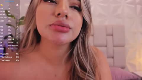 Snapshot of sarah_jacobbs chatting on March 10, 6:01 pm online show from March 10, 6:01 pm