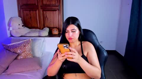 Snapshot of sarah_montale chatting on January 8, 4:12 am Sarah Independent model online show from January 8, 4:12 am