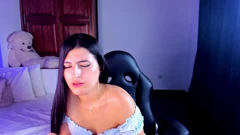 Snapshot of sarah_montale chatting on January 11, 1:37 am Sarah Independent model online show from January 11, 1:37 am