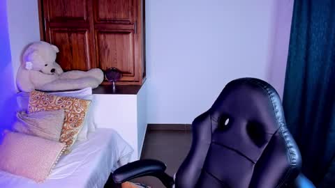 Snapshot of sarah_montale chatting on February 20, 10:48 pm Sarah Independent model online show from February 20, 10:48 pm