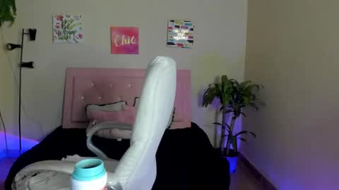 Snapshot of sarah_ramirez777 chatting on February 12, 11:29 am Sarah Ramirez online show from February 12, 11:29 am