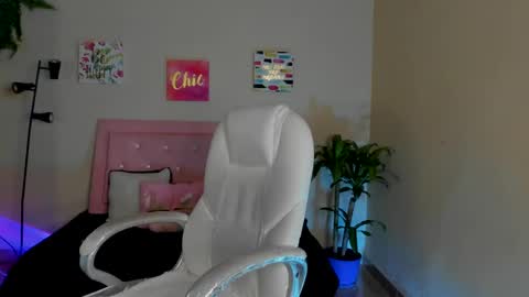 Snapshot of sarah_ramirez777 chatting on February 15, 11:39 am Sarah Ramirez online show from February 15, 11:39 am