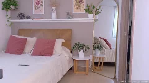 sarah_rayy online show from April 20, 8:21 pm