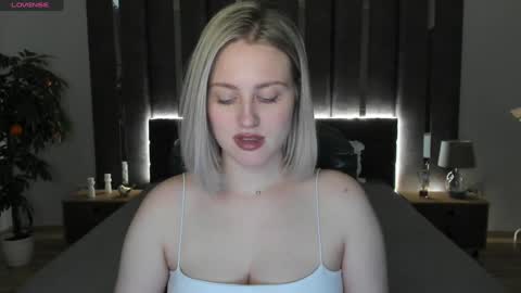 Snapshot of sarah_soul chatting on December 13, 7:15 am Sarah online show from December 13, 7:15 am