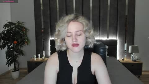 Snapshot of sarah_soul chatting on December 16, 12:59 am Sarah online show from December 16, 12:59 am