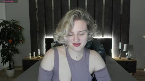 Snapshot of sarah_soul chatting on December 17, 1:07 am Sarah online show from December 17, 1:07 am