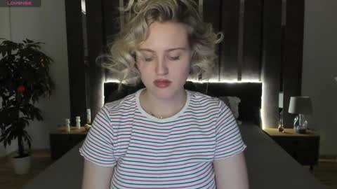 Snapshot of sarah_soul chatting on December 17, 7:18 am Sarah online show from December 17, 7:18 am