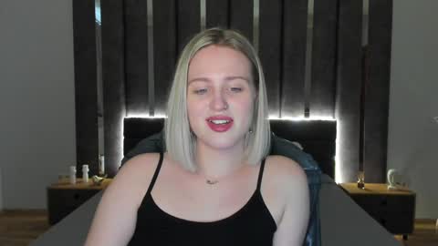 Snapshot of sarah_soul chatting on January 8, 6:41 am Sarah online show from January 8, 6:41 am