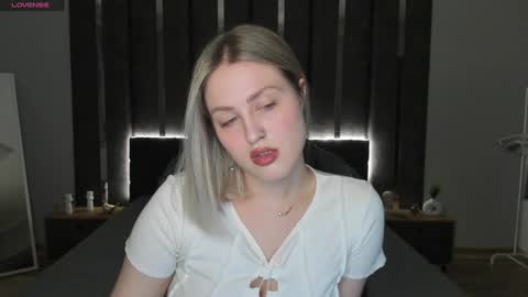 Snapshot of sarah_soul chatting on February 5, 12:53 am Sarah online show from February 5, 12:53 am