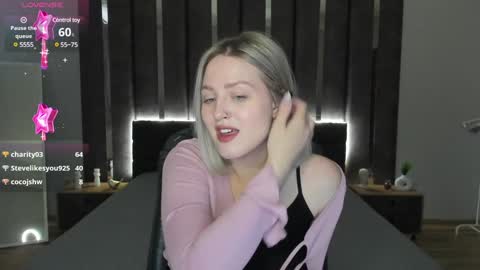 Snapshot of sarah_soul chatting on February 7, 3:45 am Sarah online show from February 7, 3:45 am