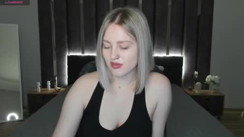 Snapshot of sarah_soul chatting on February 11, 12:59 am Sarah online show from February 11, 12:59 am