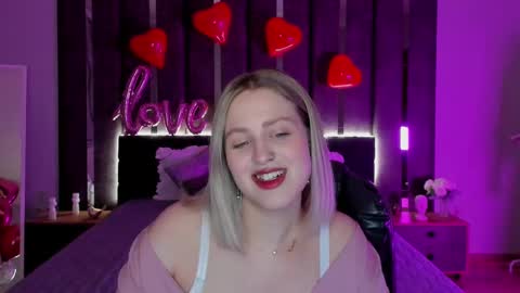 Snapshot of sarah_soul chatting on February 15, 12:59 am Sarah online show from February 15, 12:59 am