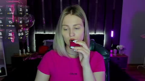 Snapshot of sarah_soul chatting on March 2, 1:04 am Sarah online show from March 2, 1:04 am