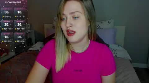 Snapshot of sarah_soul chatting on October 7, 12:41 am Sarah online show from October 7, 12:41 am