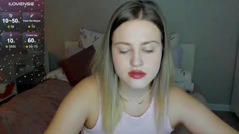 Snapshot of sarah_soul chatting on October 8, 12:08 am Sarah online show from October 8, 12:08 am