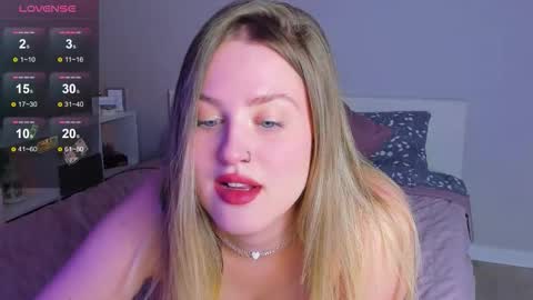 Snapshot of sarah_soul chatting on November 6, 12:22 am Sarah online show from November 6, 12:22 am