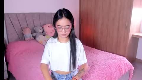 Snapshot of sarah_stone15 chatting on August 6, 7:27 pm Sarah online show from August 6, 7:27 pm