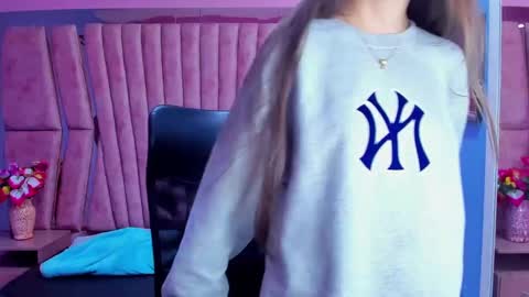 Sarah online show from December 6, 3:55 pm