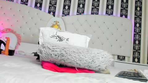 Snapshot of sarah_t33n chatting on March 11, 2:43 am Sarah online show from March 11, 2:43 am