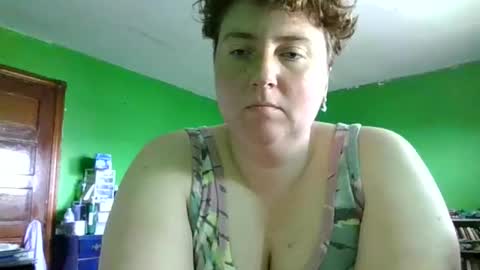 Snapshot of sarah_the_muse chatting on June 8, 6:41 pm Sarah online show from June 8, 6:41 pm