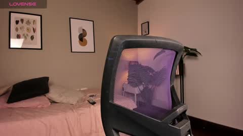   online show from December 4, 11:24 pm