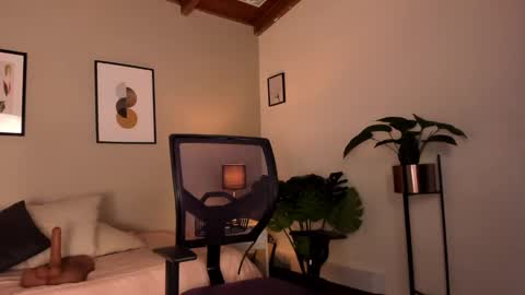   online show from December 14, 1:17 am