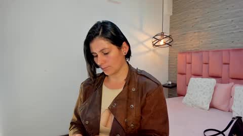 Sarah Deyvis online show from January 12, 1:37 pm